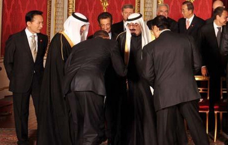 obama_bowing_to_saudi_king.jpg